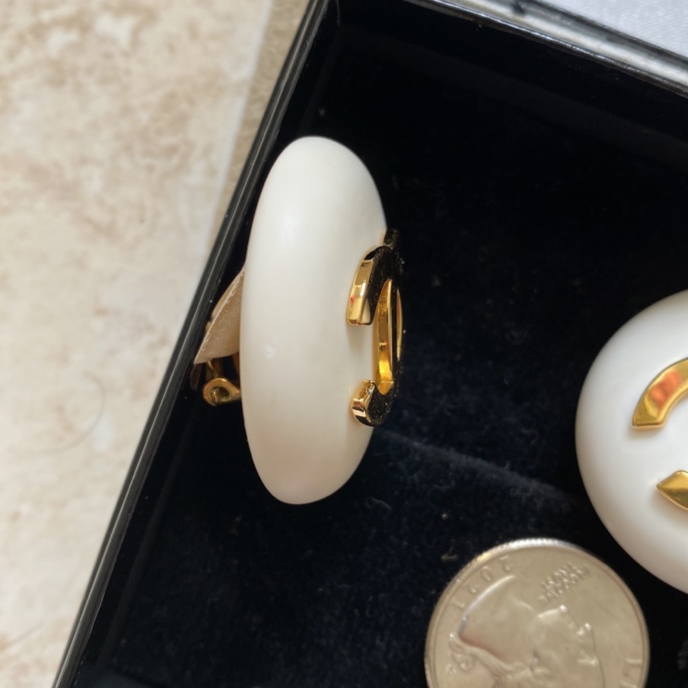 Vintage Chanel earrings - Picture 9 of 11